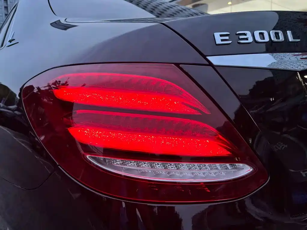 Mercedes-Benz E-Class — миниатюра 8