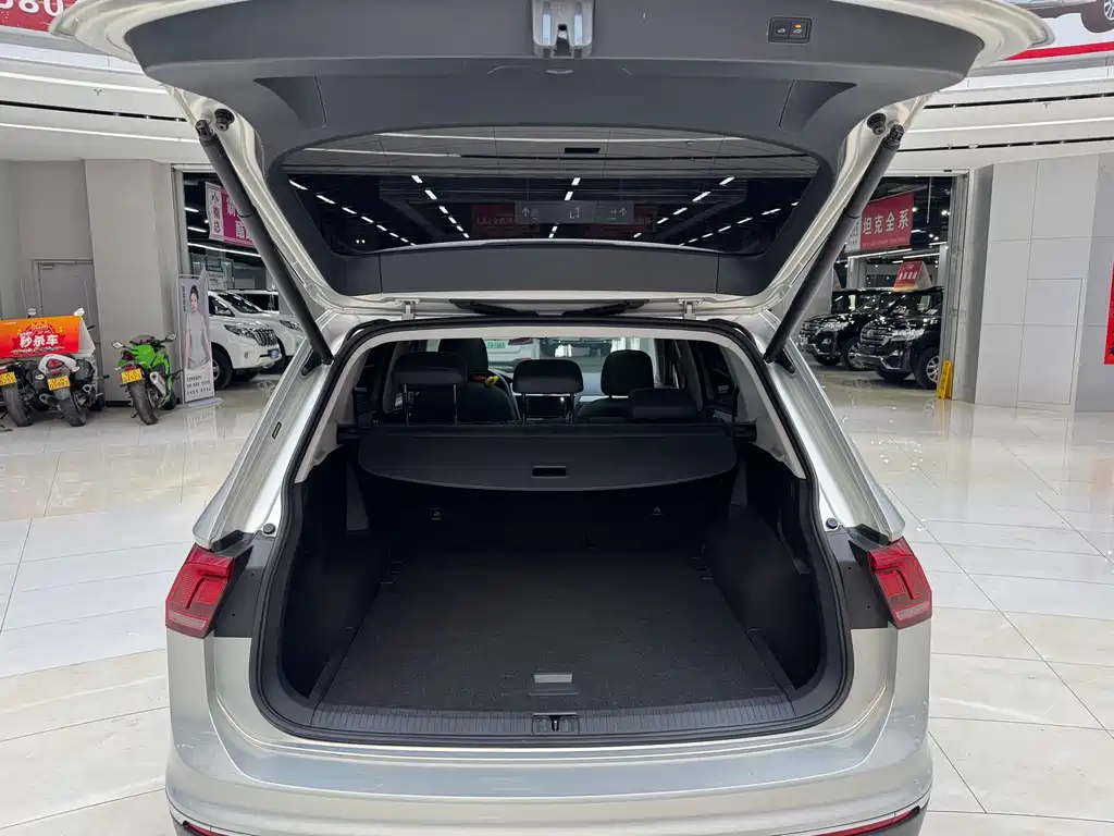 Volkswagen Tiguan L L 2019 330TSI AT Luxury VI