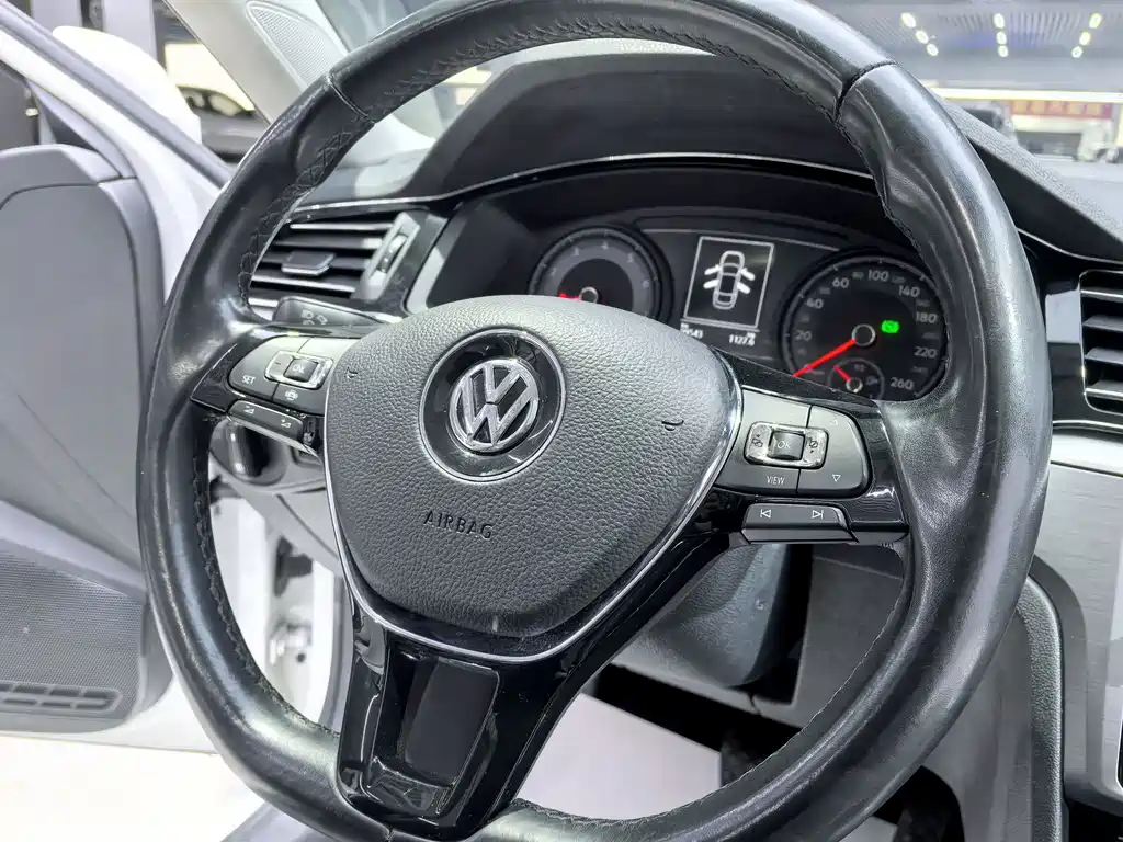 VOLKSWAGEN LINGDU