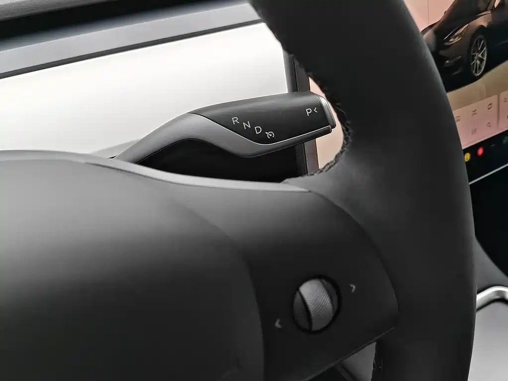 Tesla Model 3 — миниатюра 9