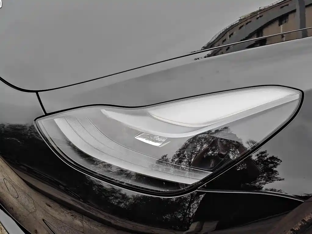 Tesla Model 3 — миниатюра 15