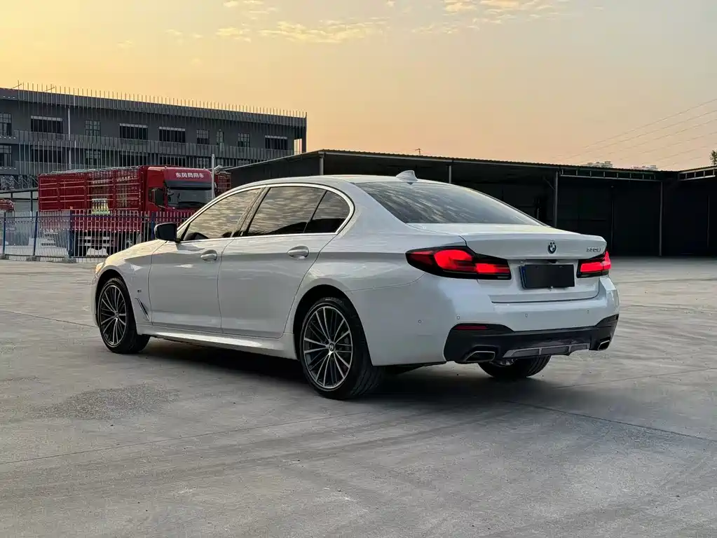 BMW 5 Series — миниатюра 7