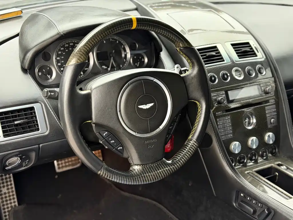 Aston Martin DB9 — миниатюра 14