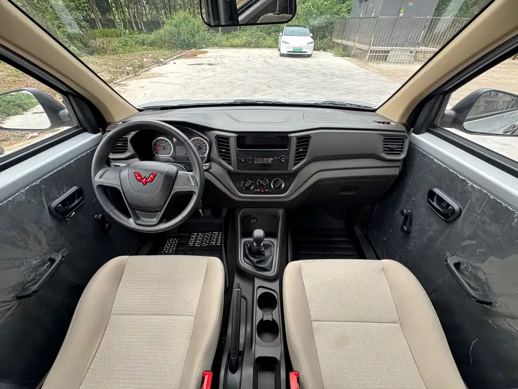Wuling Hongguang V — миниатюра 7