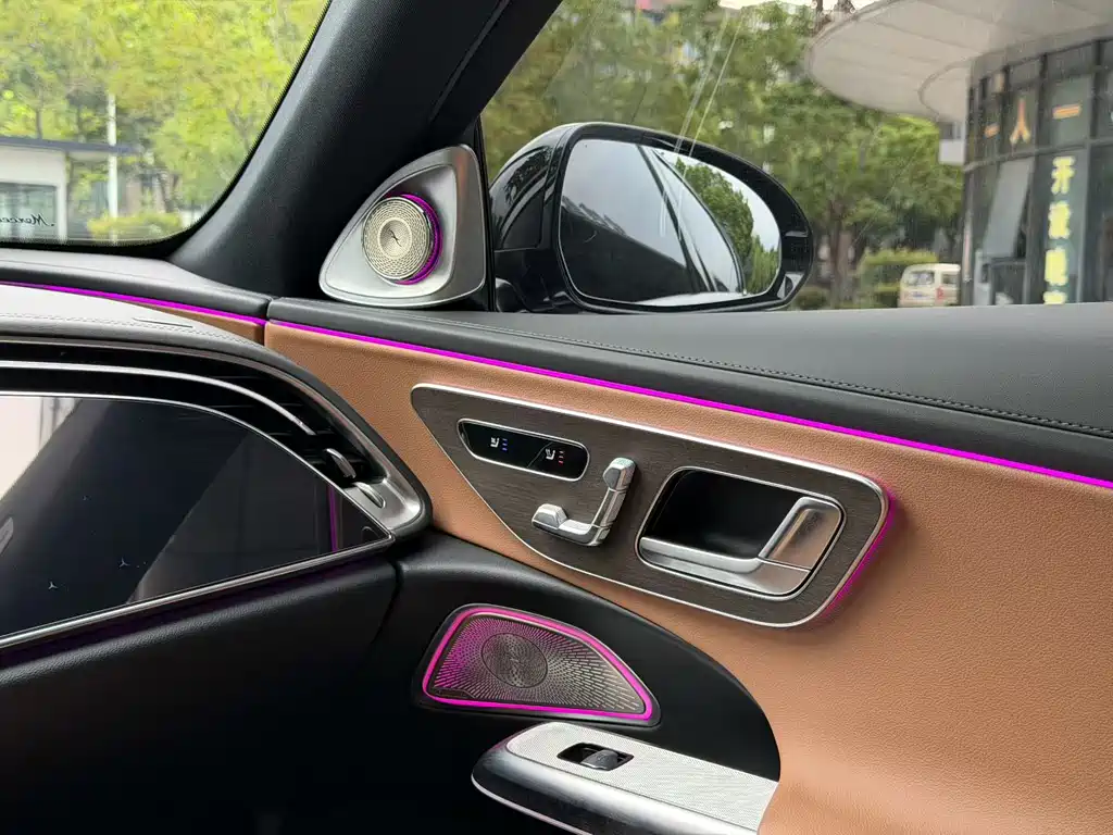 Mercedes-Benz E-Class — миниатюра 7