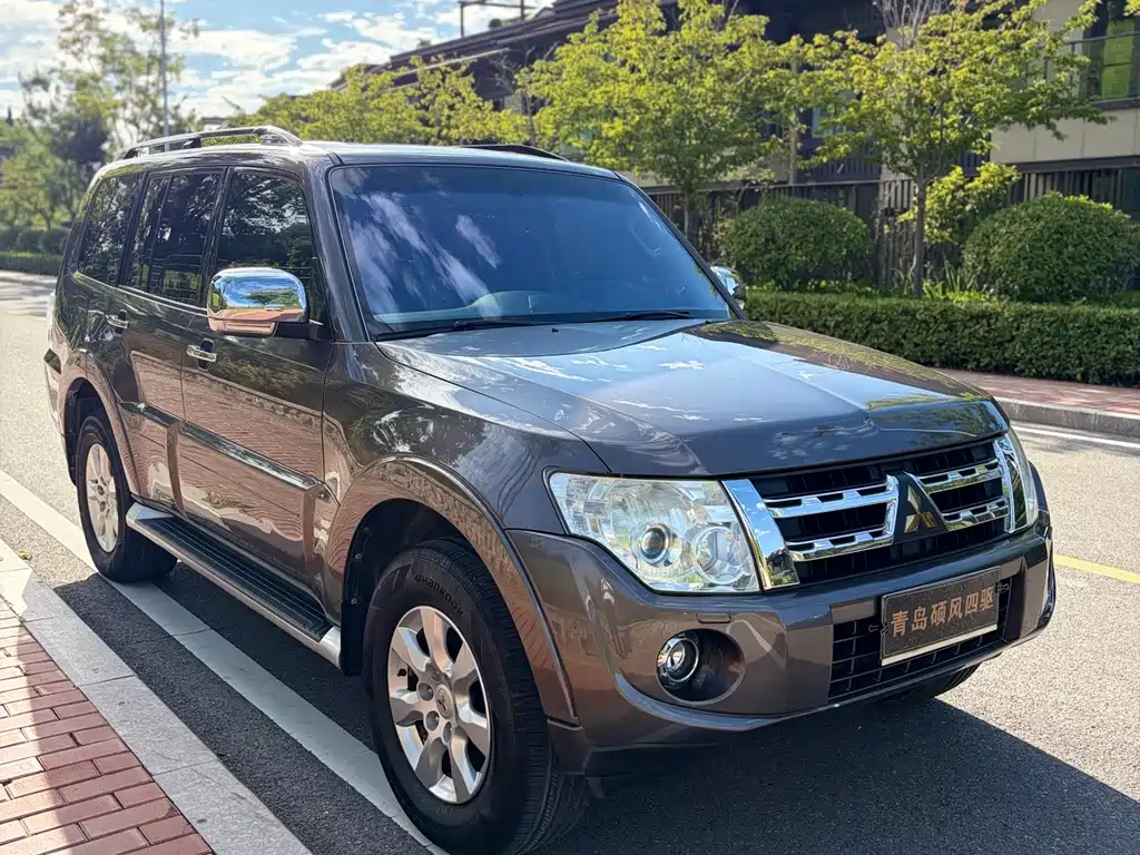 Mitsubishi Pajero (Import) — миниатюра 7
