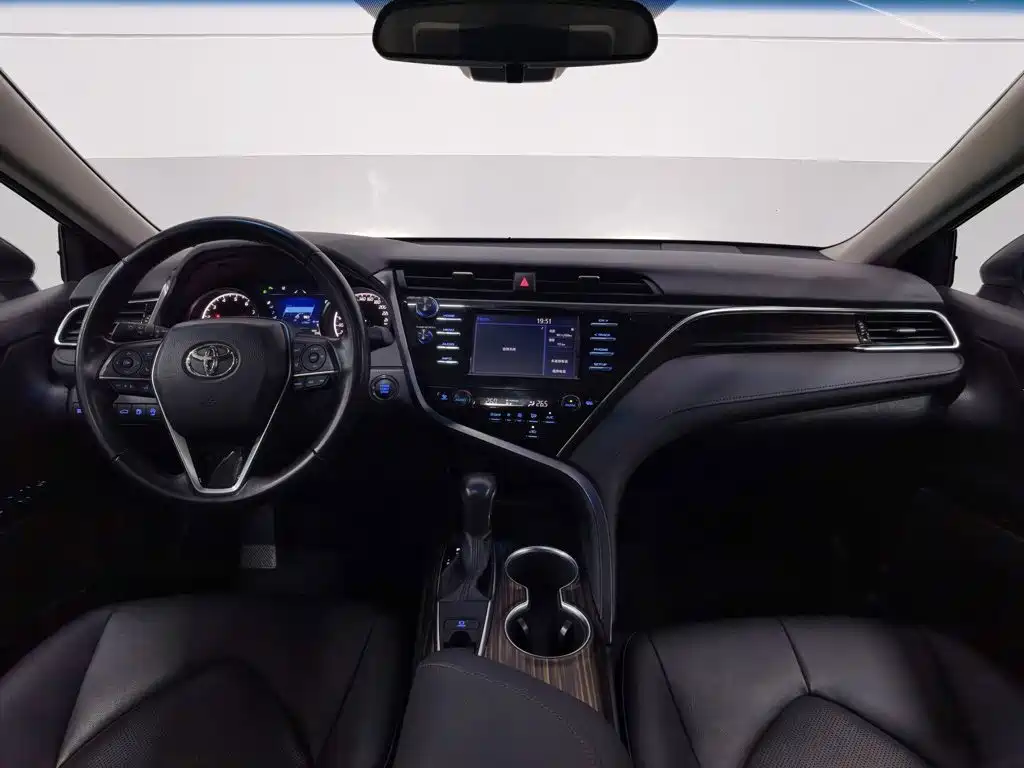 Toyota Camry — миниатюра 5
