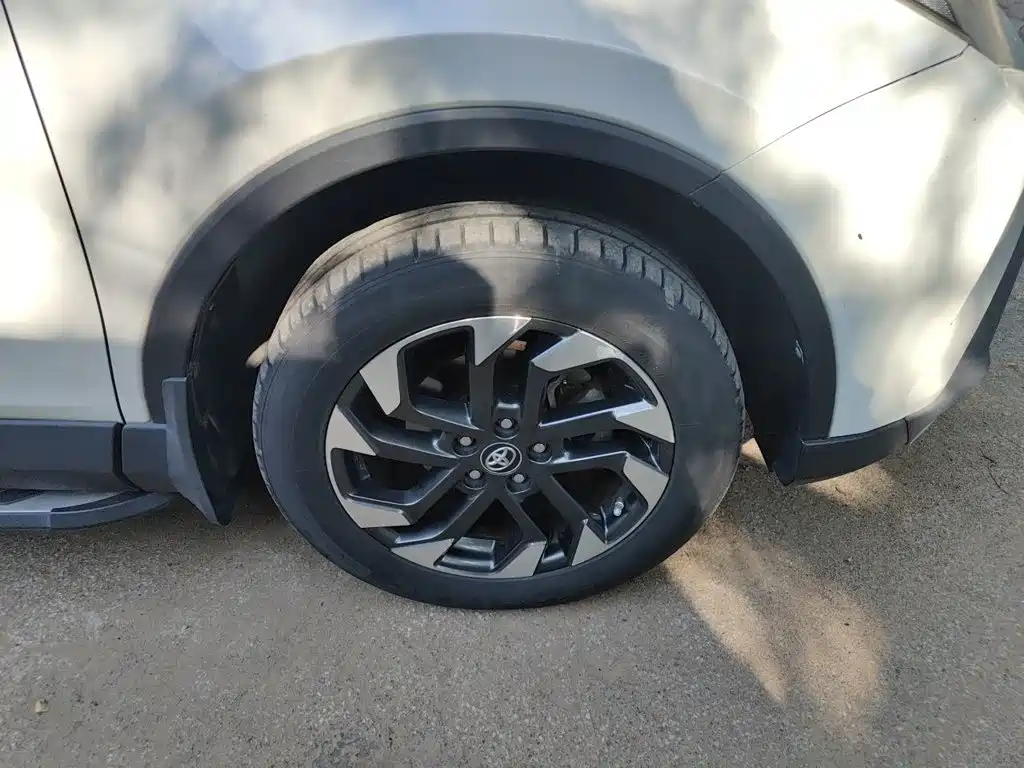 Toyota RAV4 — миниатюра 9