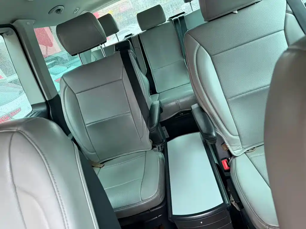 Volkswagen Multivan — миниатюра 5