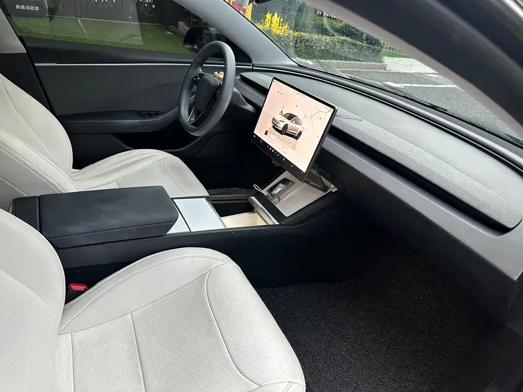 Tesla Model 3 — миниатюра 7