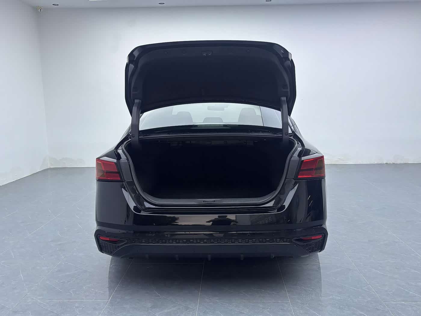 Nissan Teana 2.0 л 2022 г. Чёрный, пробег 35000 км