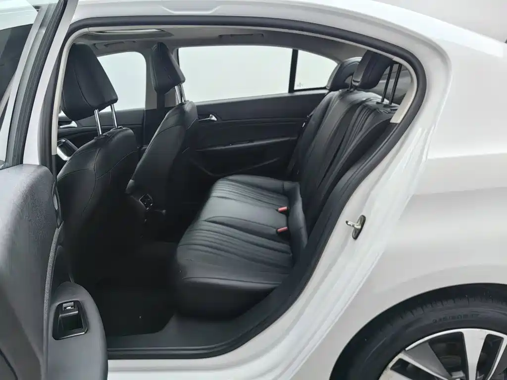 Peugeot 408 — миниатюра 15