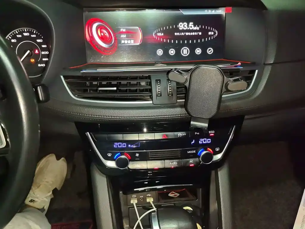 Borgward BX7 — миниатюра 10