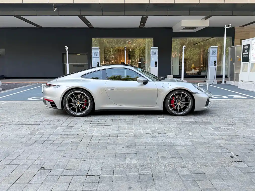 PORSCHE 911