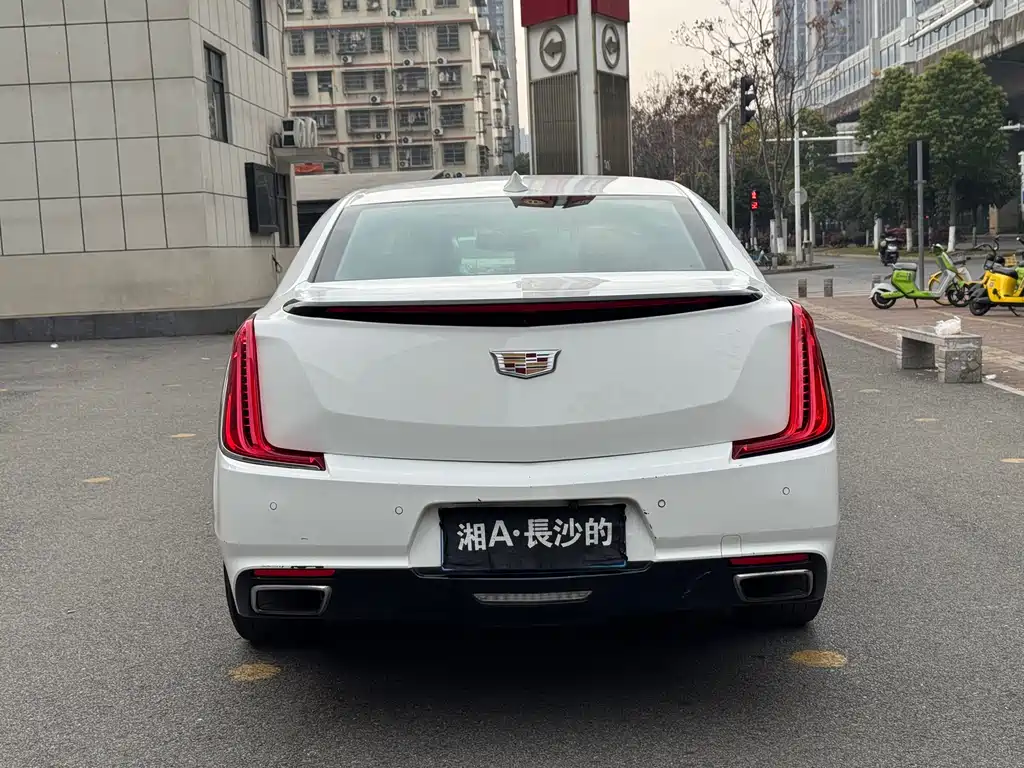 CADILLAC XTS