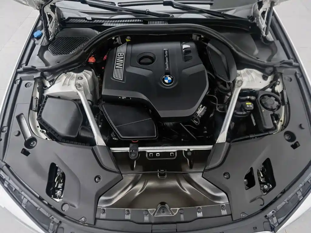 BMW 5 Series — миниатюра 6