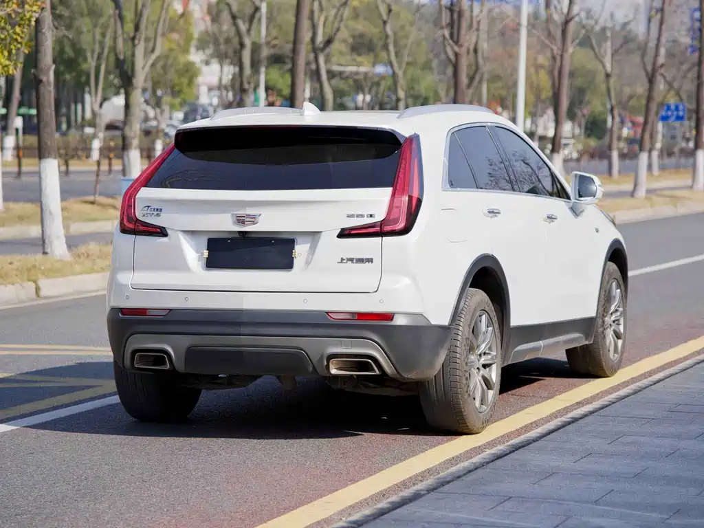 CADILLAC XT4