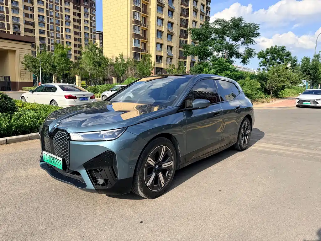 2023 BMW iX - zdjęcie 1 z 10
