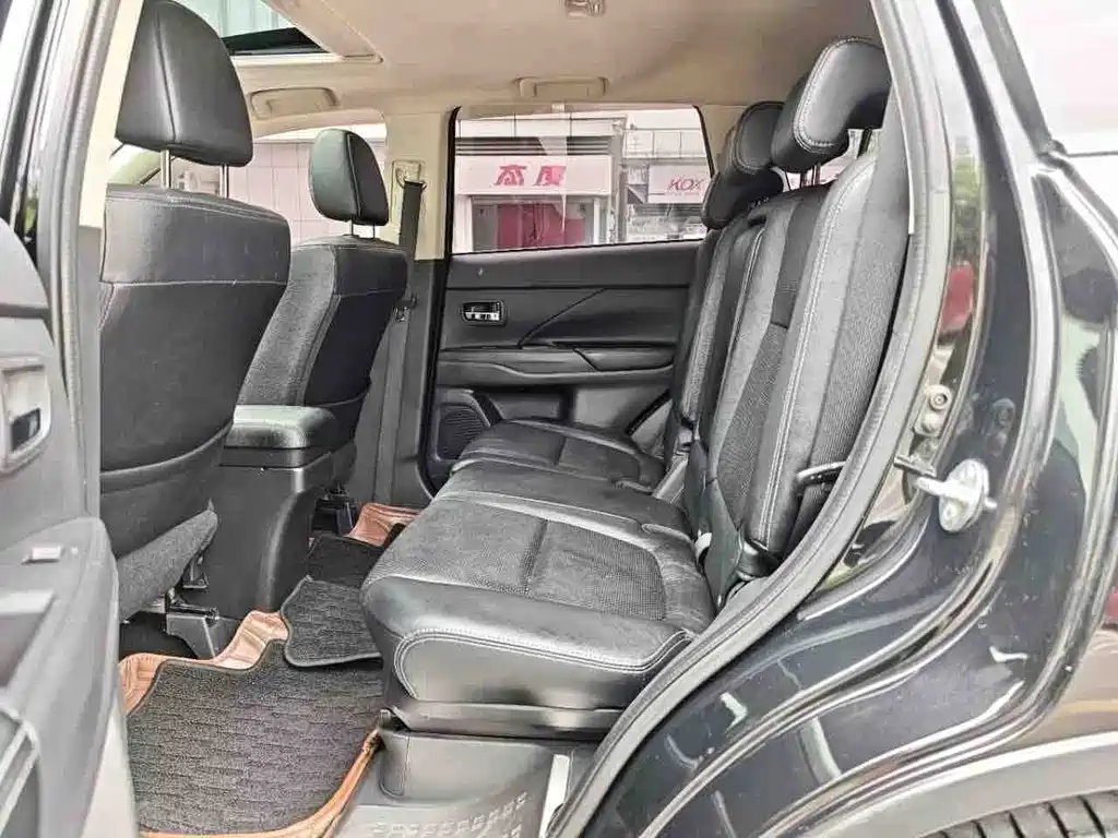 Mitsubishi Outlander (Import) — миниатюра 16