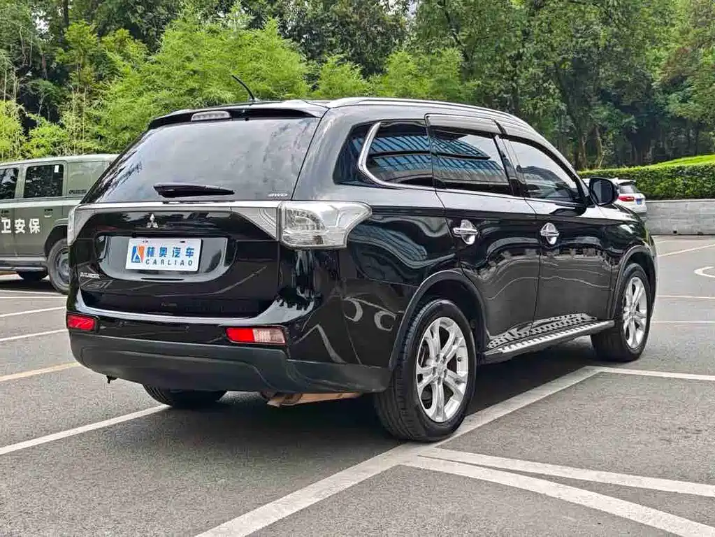 Mitsubishi Outlander (Import) — миниатюра 30