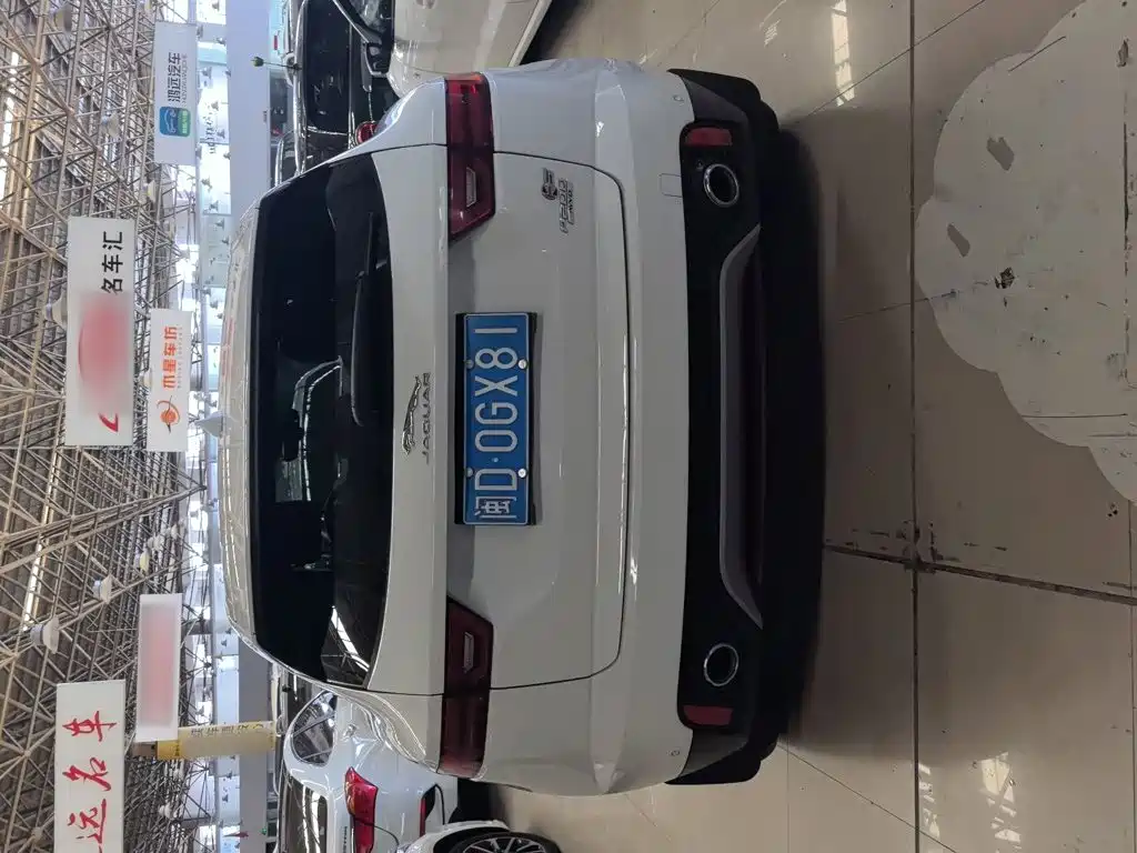 Jaguar E-PACE — миниатюра 23
