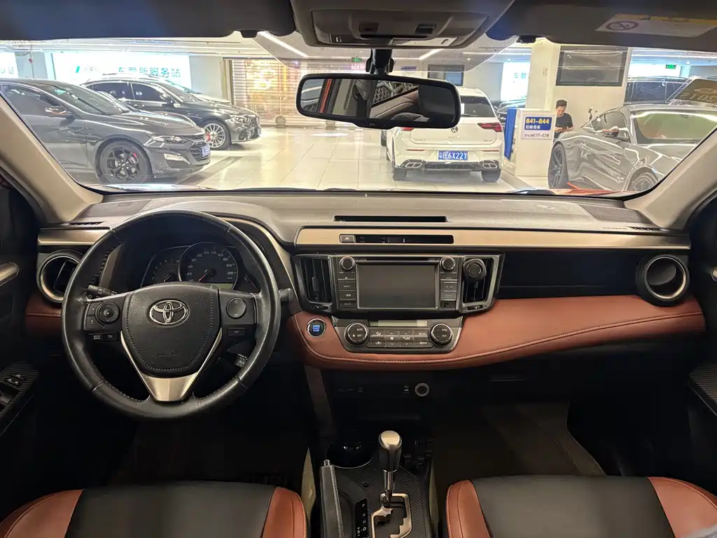 Toyota RAV4 — миниатюра 14