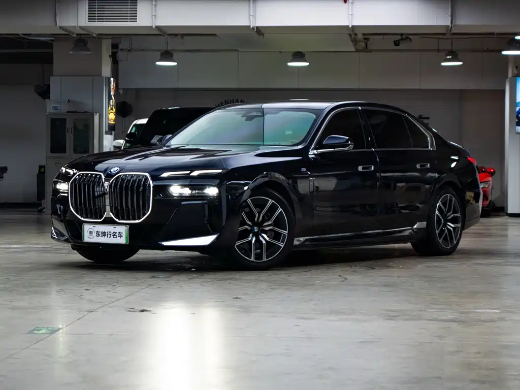 BMW i7