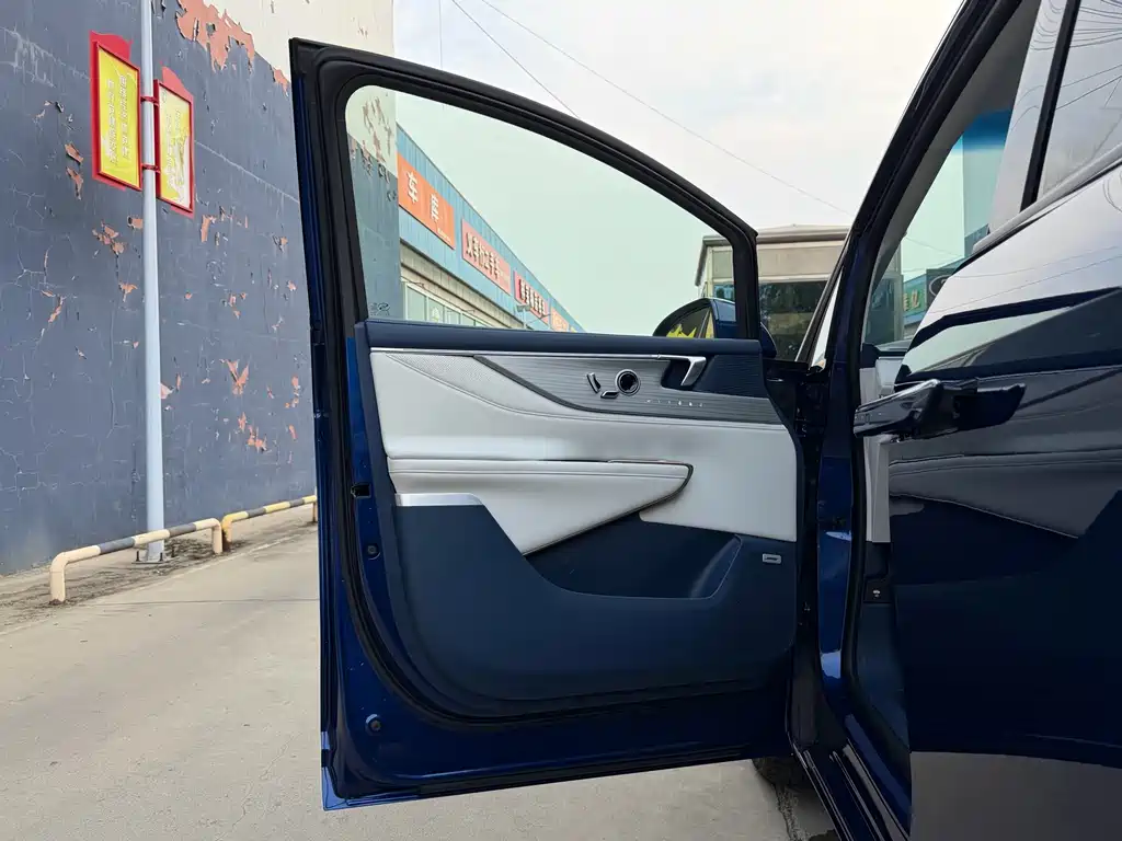 Buick GL8 Hybrid — миниатюра 8