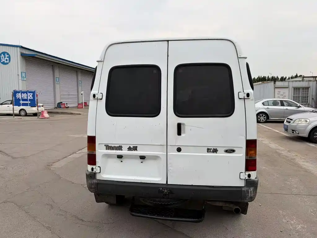 Ford Transit Classic — миниатюра 6