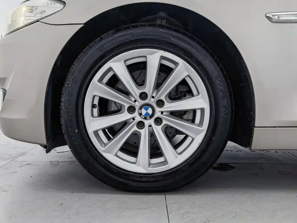 BMW 5 Series — миниатюра 17
