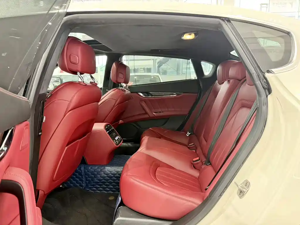 Maserati Quattroporte — миниатюра 9