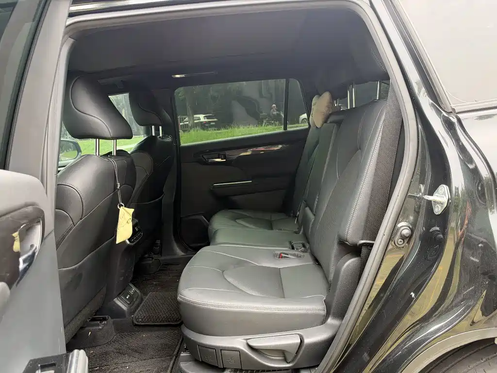 Toyota Crown Kluger — миниатюра 17