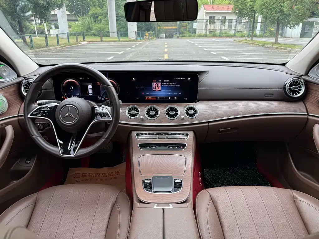 Mercedes-Benz E-Class — миниатюра 11