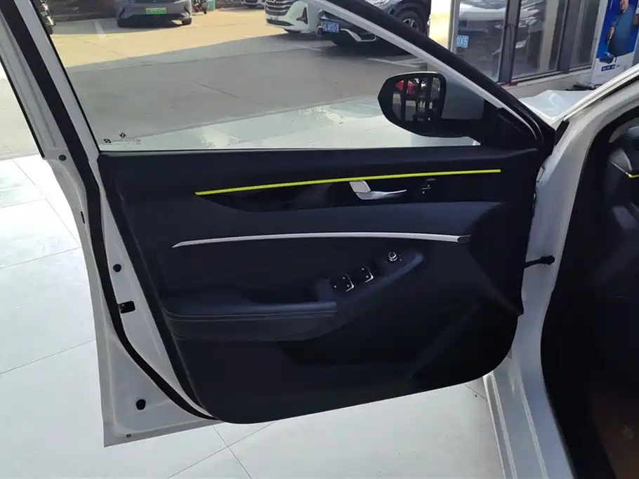 DONGFENG YI HYUN MAX