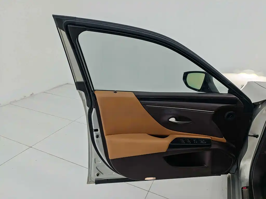 Lexus ES — миниатюра 21