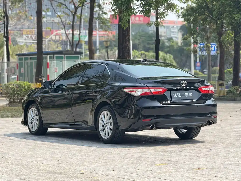 TOYOTA CAMRY