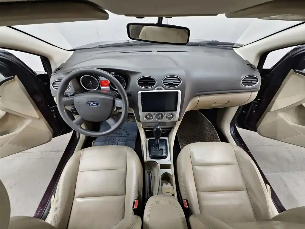 Ford Focus 2011 1.8L AT Fashion