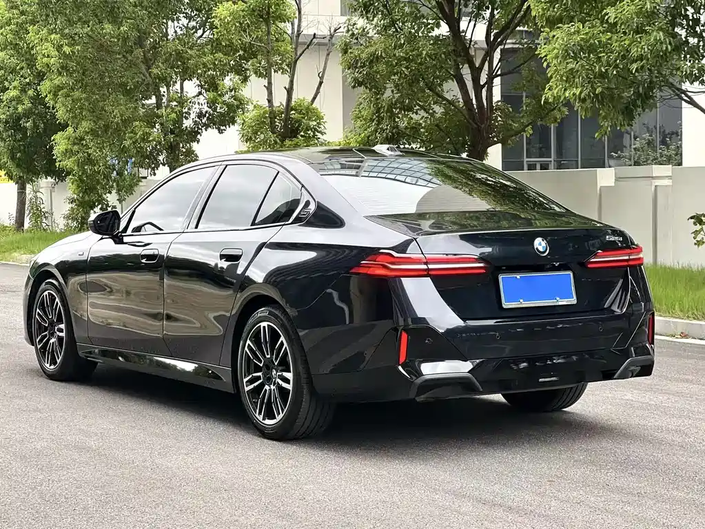 BMW 5 Series (Import) — миниатюра 4