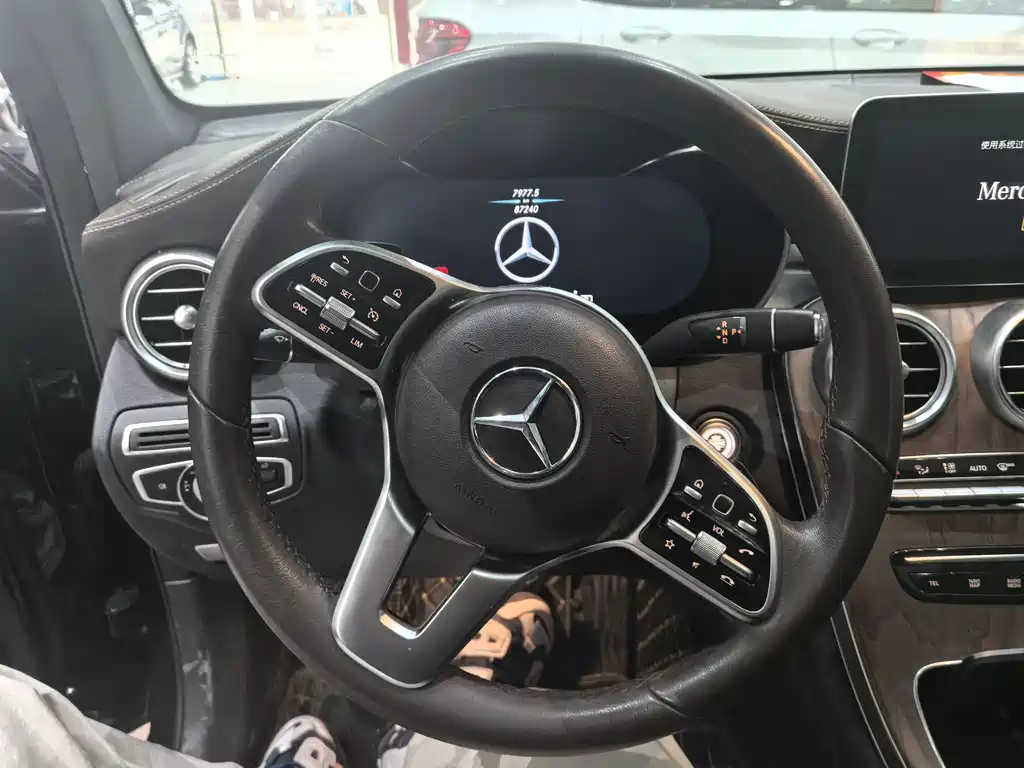 MERCEDES-BENZ GLC