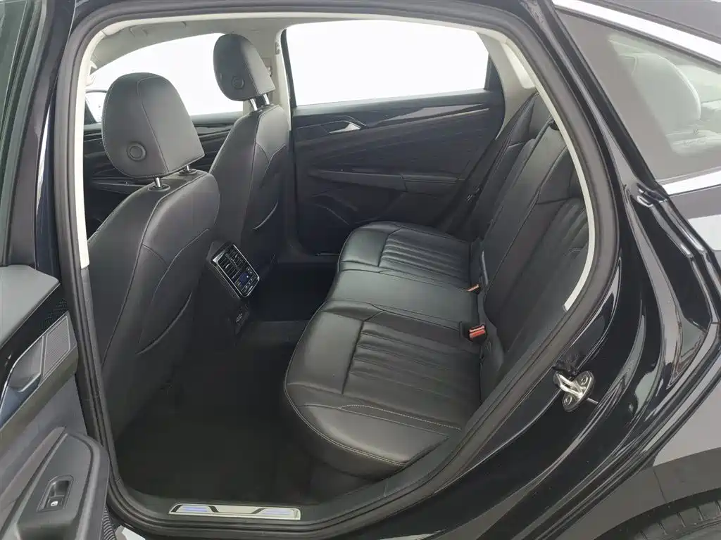 VOLKSWAGEN PASSAT NEW ENERGY