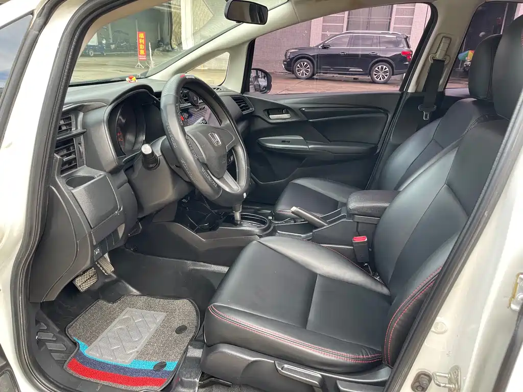 Honda Fit — миниатюра 9