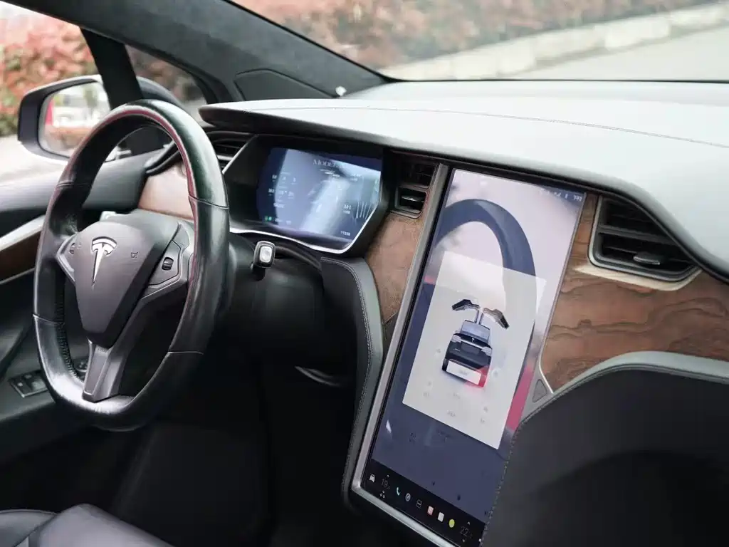 TESLA MODEL X