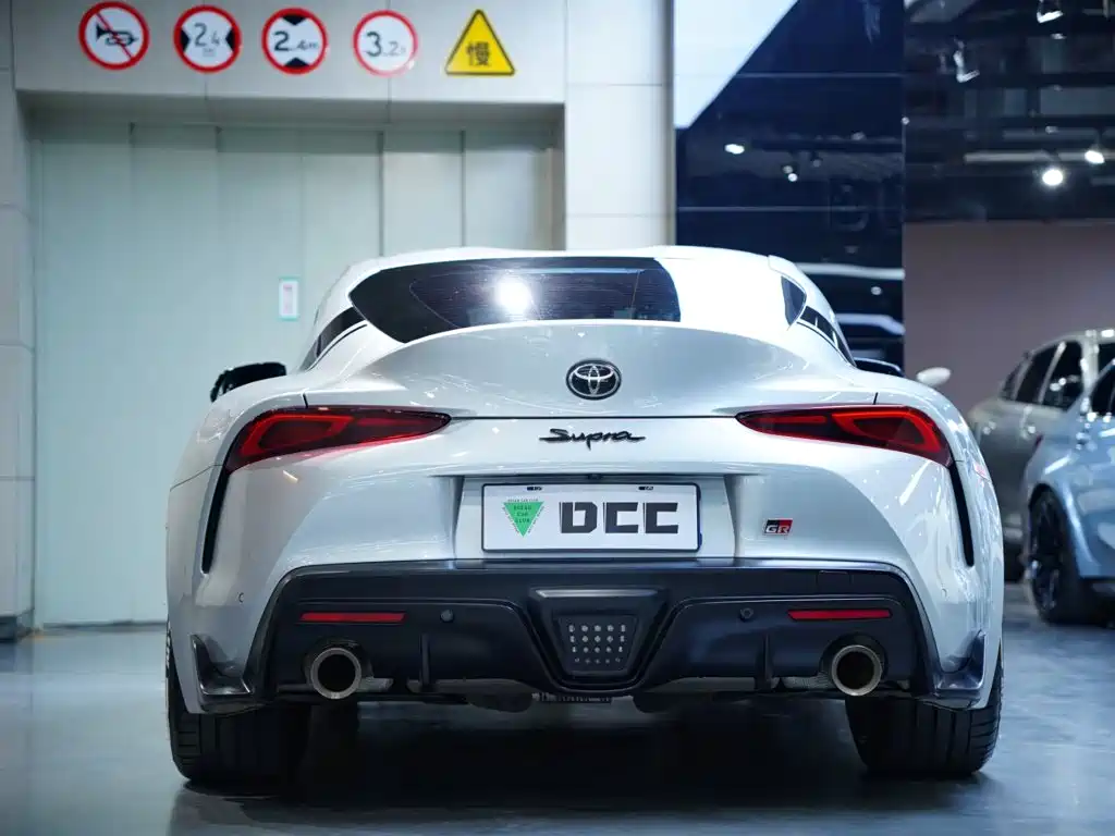 Toyota Supra — миниатюра 7