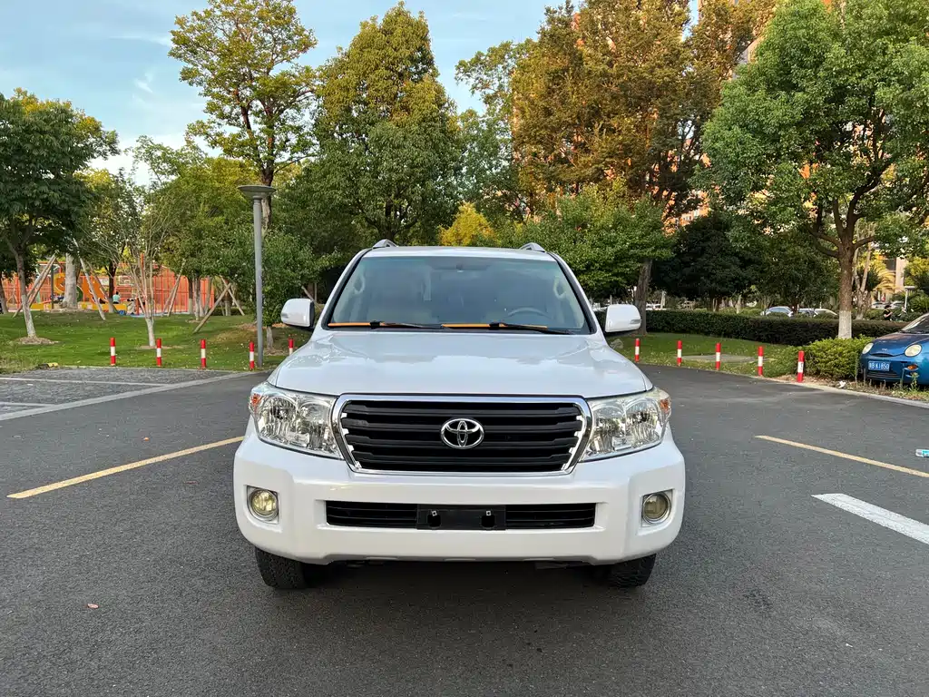 TOYOTA LAND CRUISER