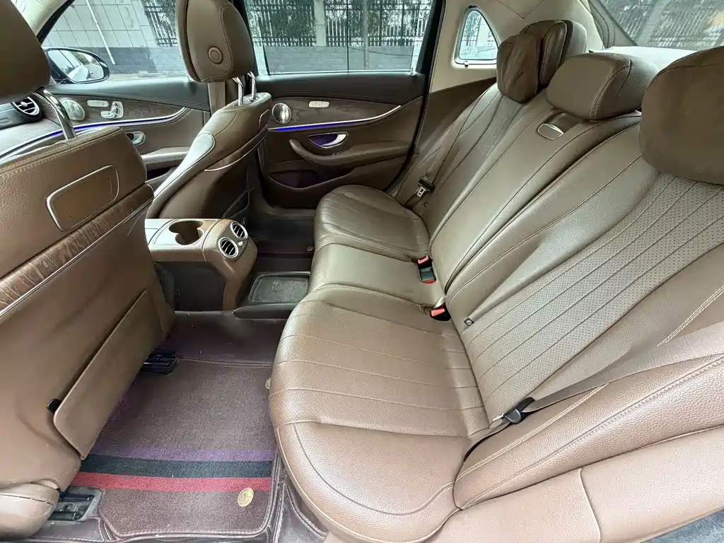 Mercedes-Benz E-Class — миниатюра 9