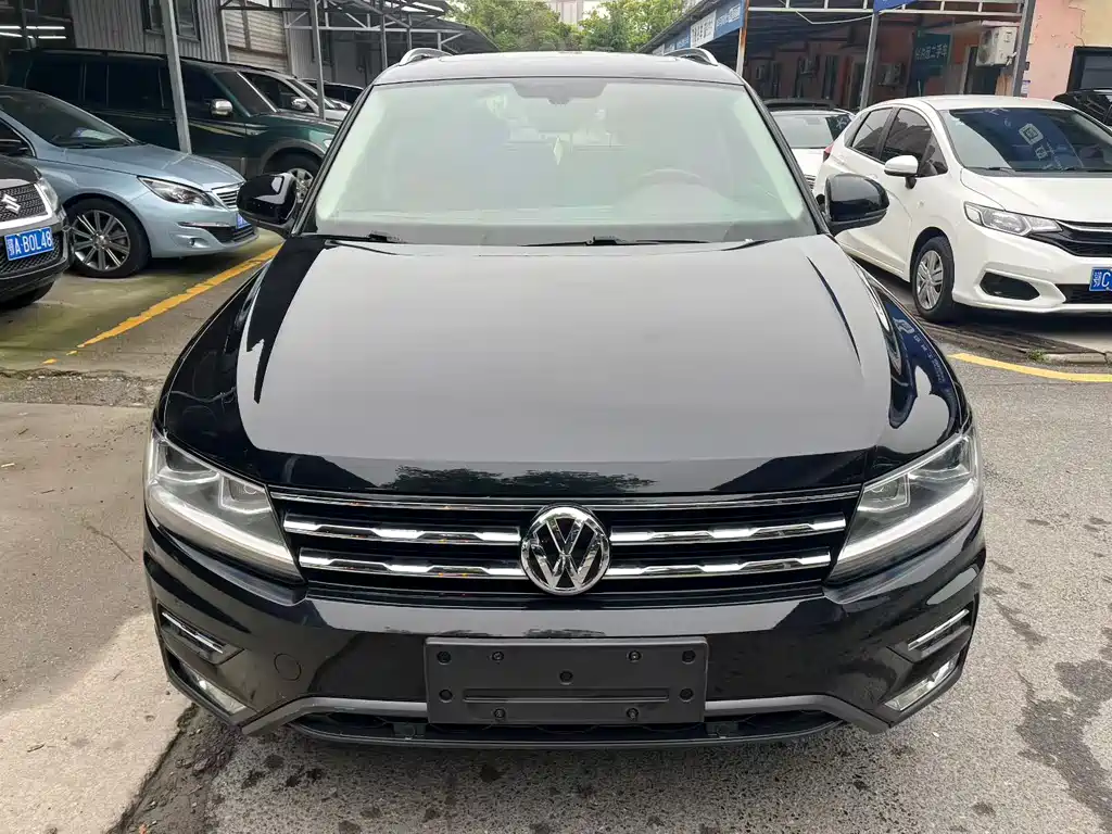 Volkswagen Tiguan L L 2020 330TSI AT Luxury VI