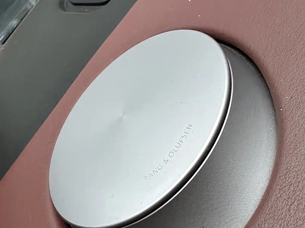 Aston Martin Rapide — миниатюра 15