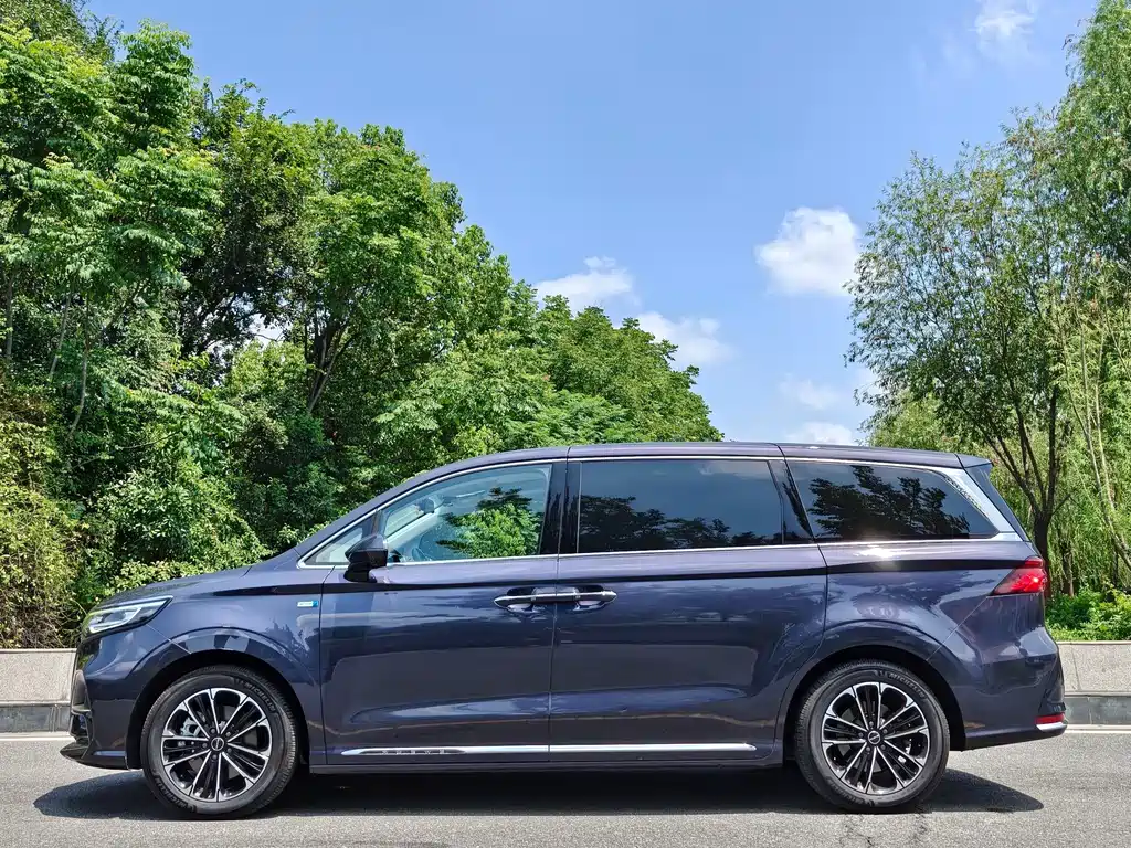 Roewe iMAX8 — миниатюра 3