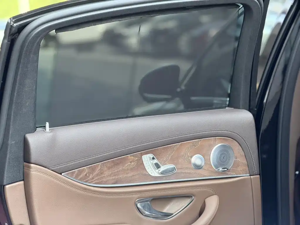 Mercedes-Benz E-Class — миниатюра 7
