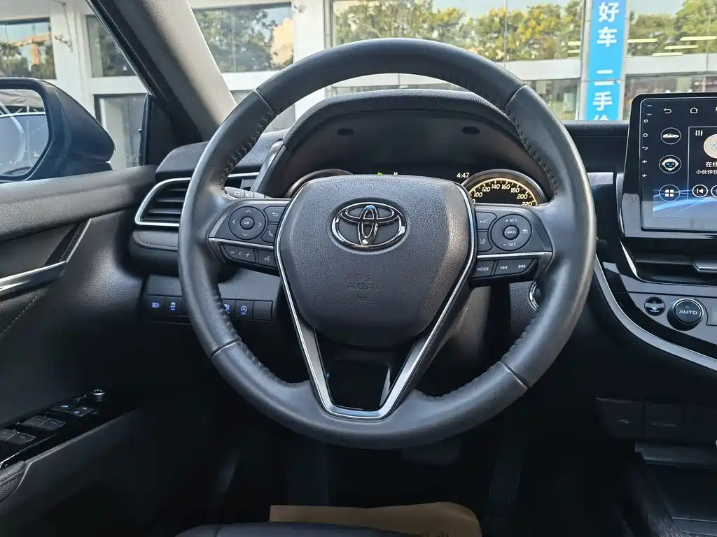 Toyota Camry — миниатюра 11